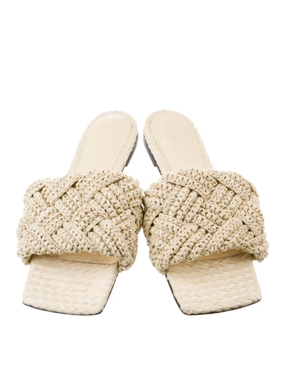 Bottega Veneta Lido Flat Sandal in Cream 39.5
